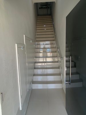 escada-de-entrada-hotel-cumbica-guarulhos